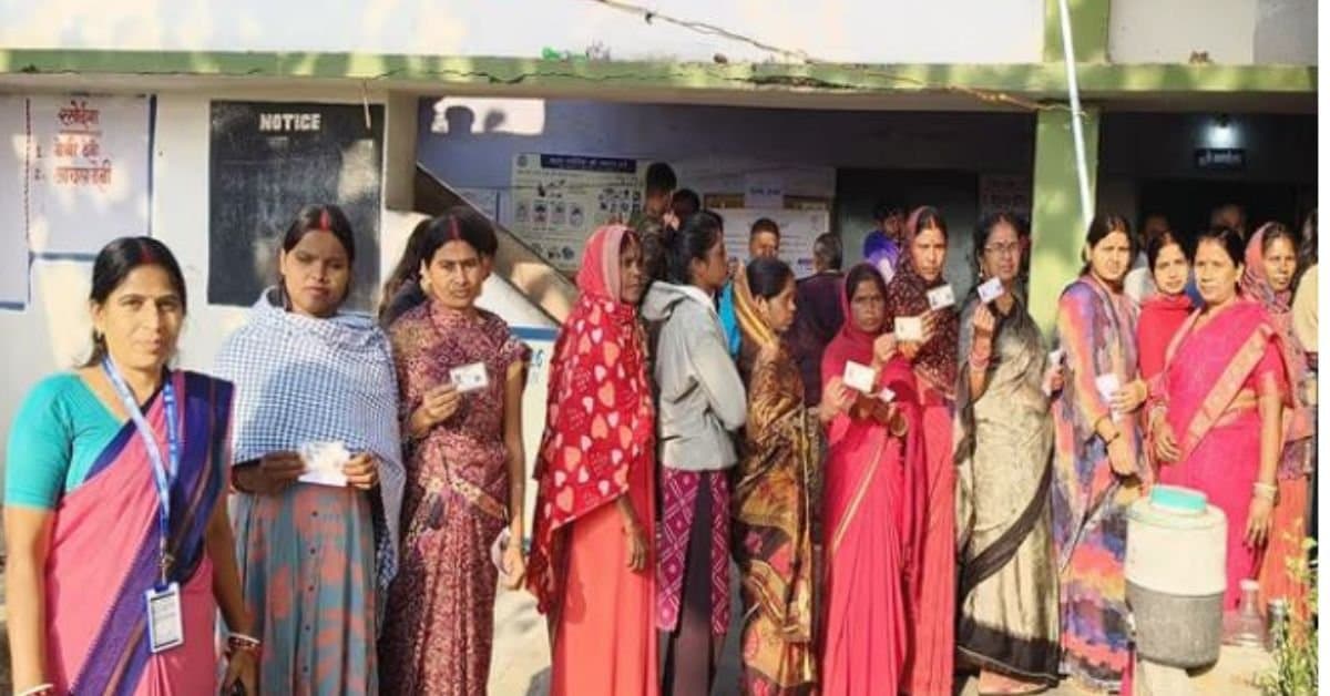 कोडरमा नगर निगम चुनाव LIVE: डोमचांच के वार्ड 1 से 7 के परिणाम घोषित, विजेताओं के चेहरों पर खुशी।