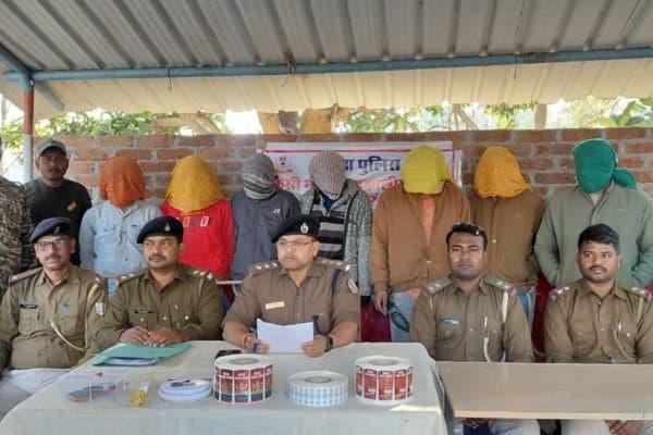 गोड्डा में नकली शराब फैक्ट्री का खुलासा, 40 किलो गांजे सहित 7 लोग गिरफ्तार