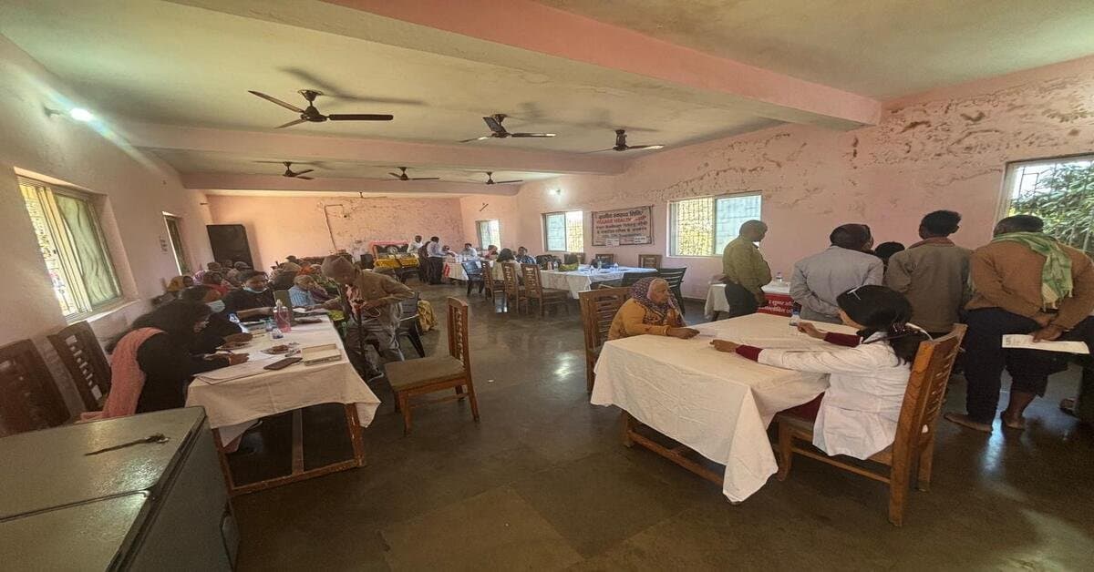 रांची समाचार: सीसीएल जन आरोग्य केंद्र ने वृद्धाश्रम में स्वास्थ्य शिविर आयोजित किया