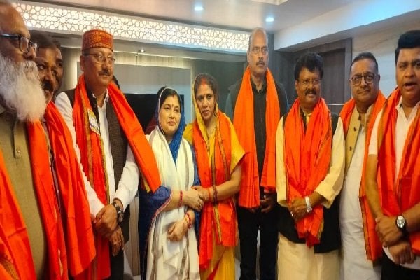नाम वापसी से पहले रिंकू सिंह को मिला नूतन सिंह का समर्थन और आशीर्वाद