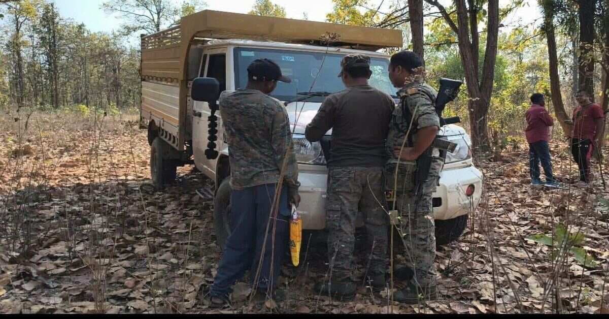 डेरवां जंगल से अज्ञात लाश बरामद, लकड़ी और रस्सी से बंधे मिले हाथ, हत्या की आशंका, पुलिस कर रही जांच
