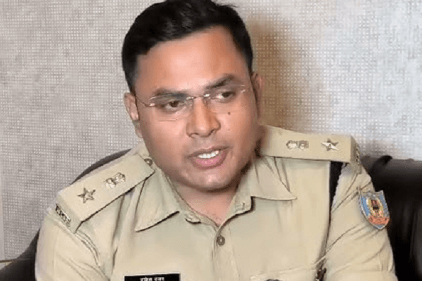 ब्रेकिंग: SSP राकेश रंजन की एक्शन में, कांके थानेदार को किया गया लाइन हाजिर।