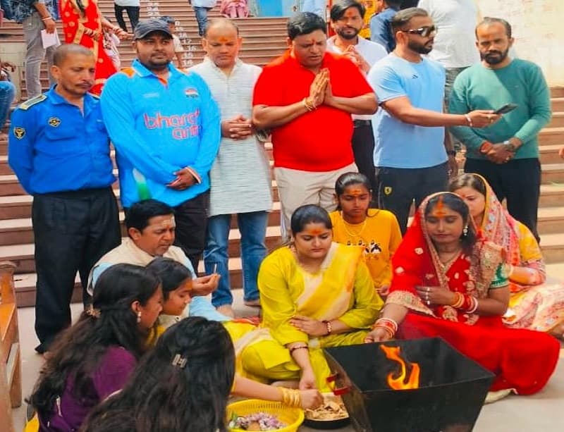 RANCHI : भारत की जीत के लिए रांची पहाड़ी मंदिर में महिलाओं ने की पूजा-अर्चना