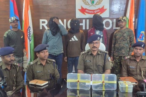 शराब न मिलने पर की ताबड़तोड़ फायरिंग, पुलिस ने तीन आरोपियों को गिरफ्तार किया