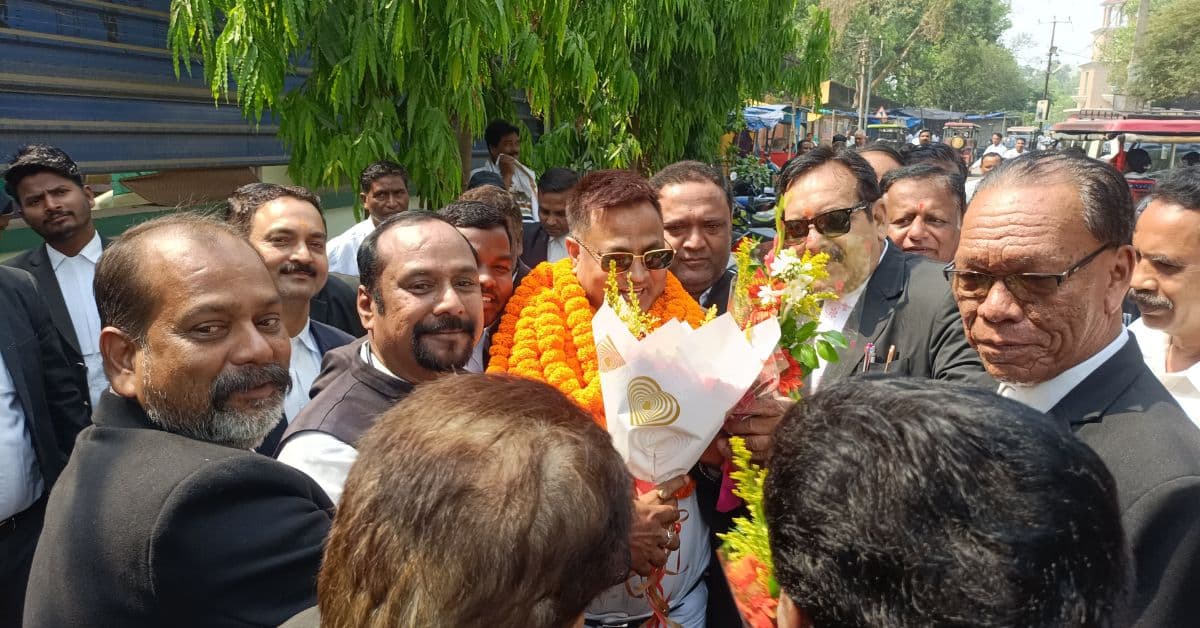 Chaibasa Bar Association : चाईबासा के एडवोकेट अनिल कुमार महतो ने लगातार तीसरी बार चुनाव जीत कर रचा इतिहास