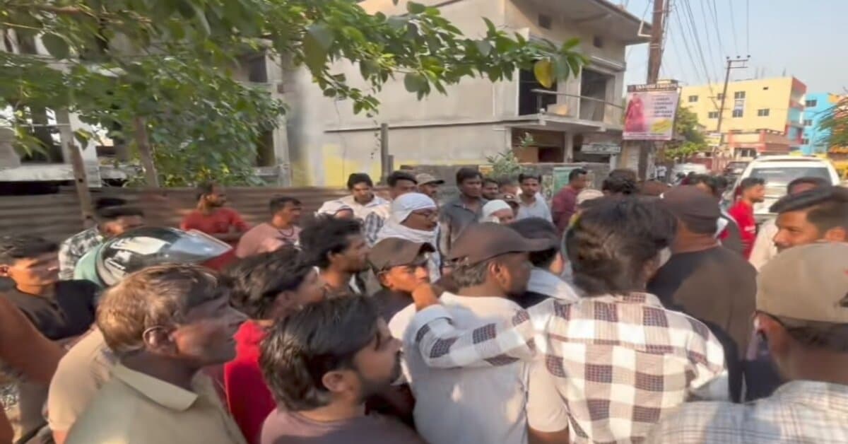 Jamshedpur Traffic Checking: मानगो में ट्रैफिक चेकिंग पर पुलिस और पब्लिक आमने-सामने, दोनों पक्षों ने लगाए गंभीर आरोप, होगी जांच