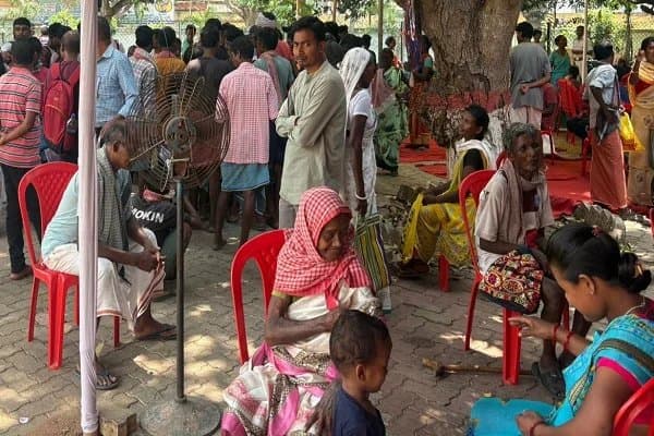 जीतपुर खनन परियोजना का मुआवजा आरंभ, पहले दिन ही जुटी भारी भीड़