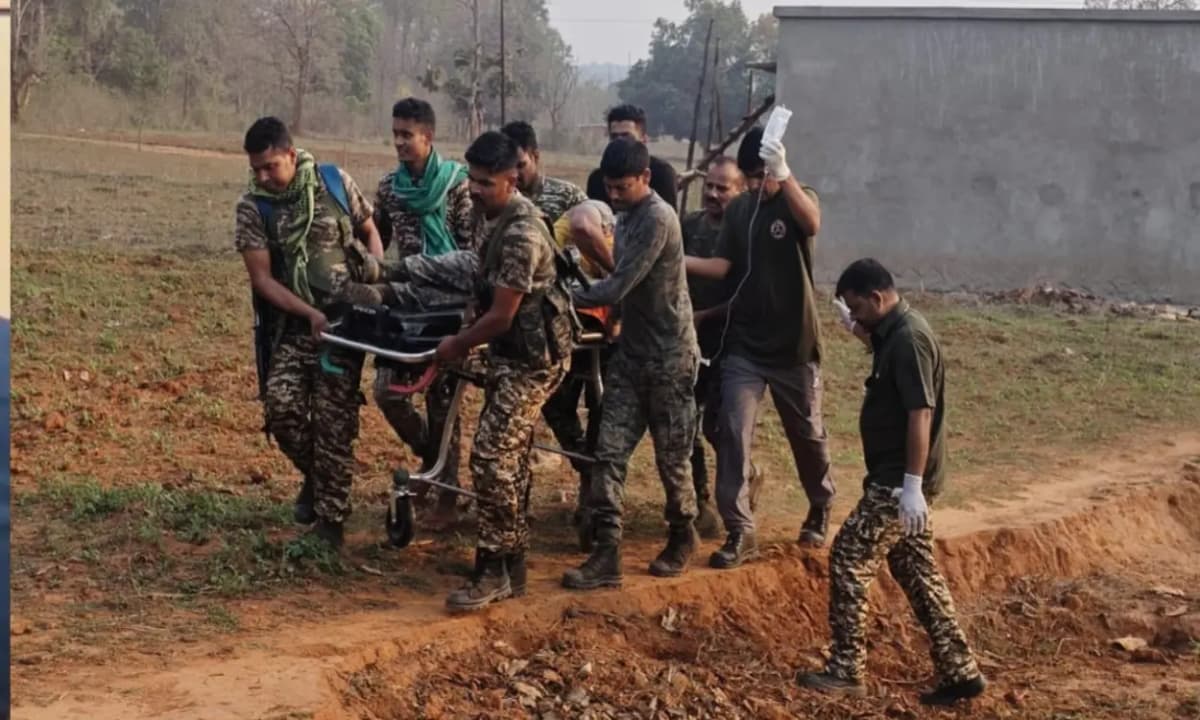 झारखंड के सारंडा में सुरक्षाबल और नक्सलियों के बीच गंभीर मुठभेड़, 4 जवान घायल; नक्सलियों के मारे जाने का दावा