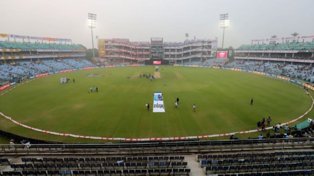 DC vs RCB: क्या RCB आज DC से लेगी हार का हिसाब? जानें मौसम और पिच रिपोर्ट, हेड-टू-हेड; संभावित प्लेइंग इलेवन | IPL 2026 DC vs RCB Match Details Head to Head Weather and Pitch Report predicted playing 11