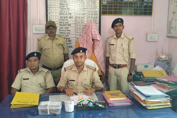 चतरा में नशे की तस्करी पर कार्रवाई, ब्राउन शुगर के साथ आरोपी गिरफ्तार