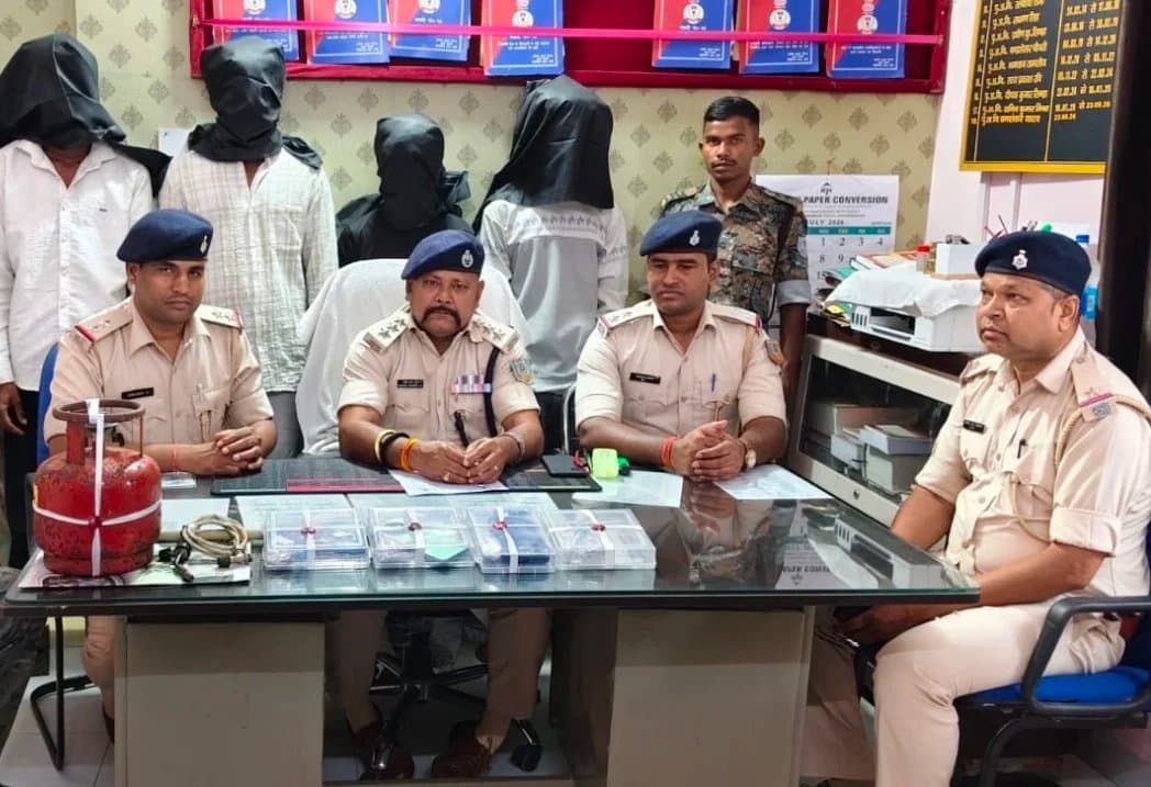 ज्वेलरी दुकान से चोरी करने वाले 4 चोर गिरफ्तार, बकरीद पर खर्च किए पैसे