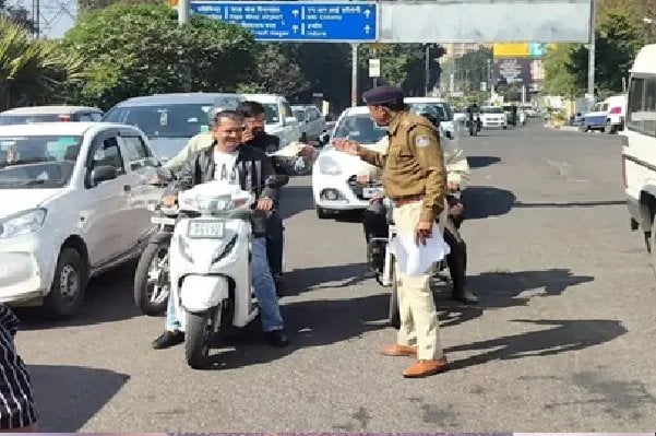 वाहन चेकिंग में तीन युवक ब्राउन शुगर के साथ गिरफ्तार, मुख्य सप्लायर फरार