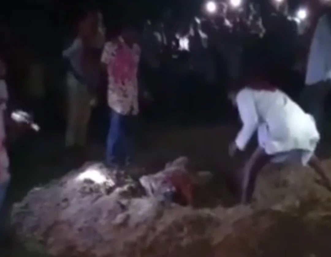एक कॉल के बाद घर से निकला युवक, दो दिन बाद बालू में दबा मिला शव