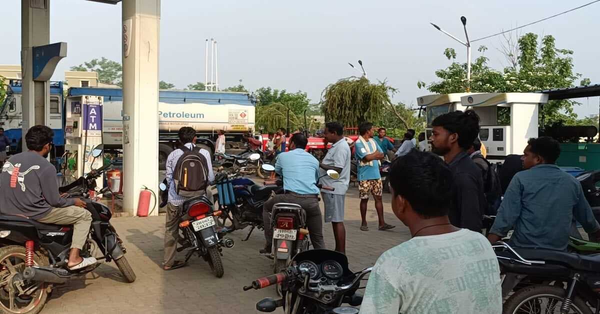 Chaibasa News : चाईबासा में पेट्रोल पंपों पर तेल का संकट, अमेरिका-ईरान तनाव का असर