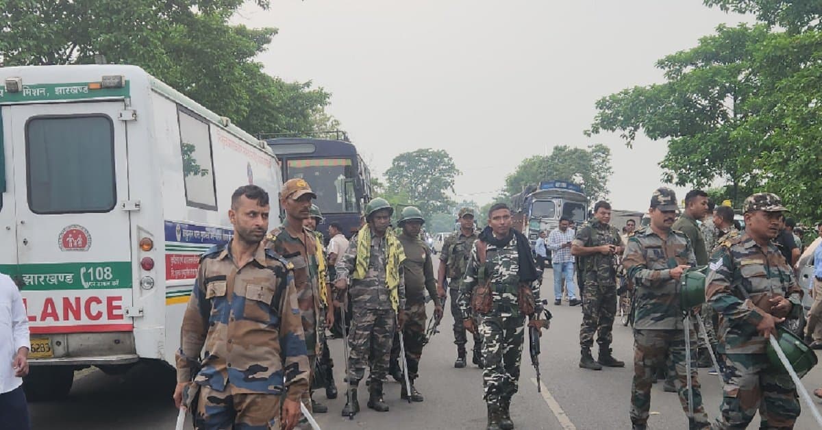 छात्रा समाचार: रेलवे साइडिंग पर दो गुटों में हिंसक संघर्ष, कई घायल, सड़क अवरुद्ध
