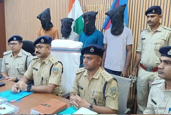 जंगल में बैठकर लोगों को लगाते थे चूना, सारठ से चार साइबर ठग धराए