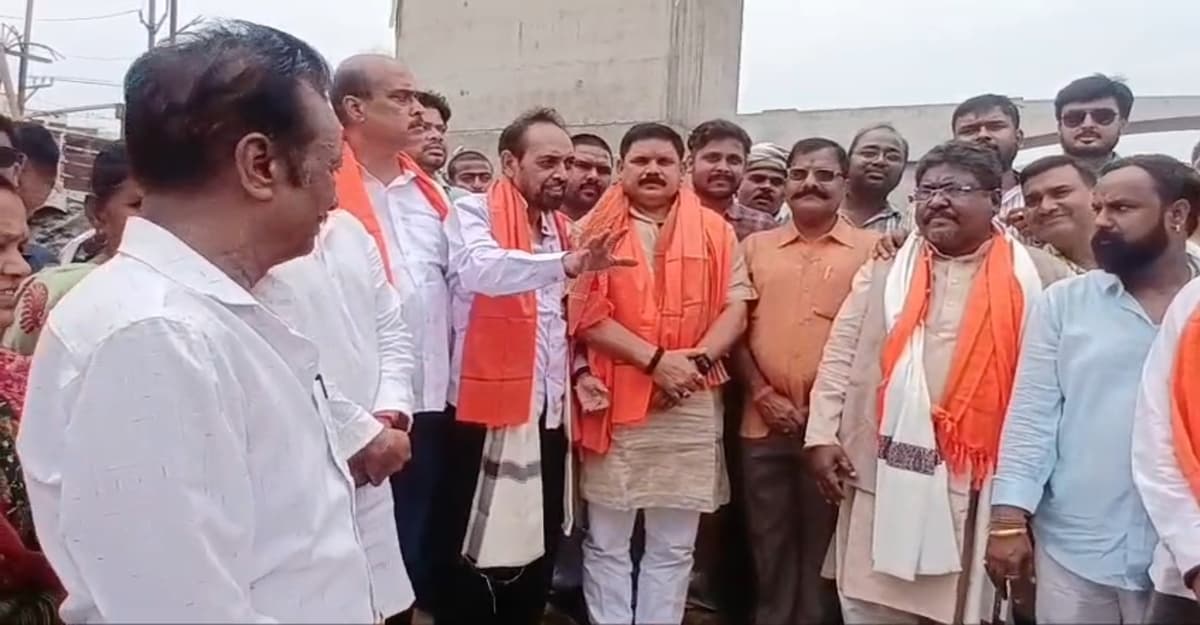 Jamshedpur NH Flyover: नेशनल हाईवे फ्लाईओवर निर्माण में फंस रहा वन विभाग का पेच, केंद्रीय मंत्री सतीश चंद्र दुबे ने किया निरीक्षण