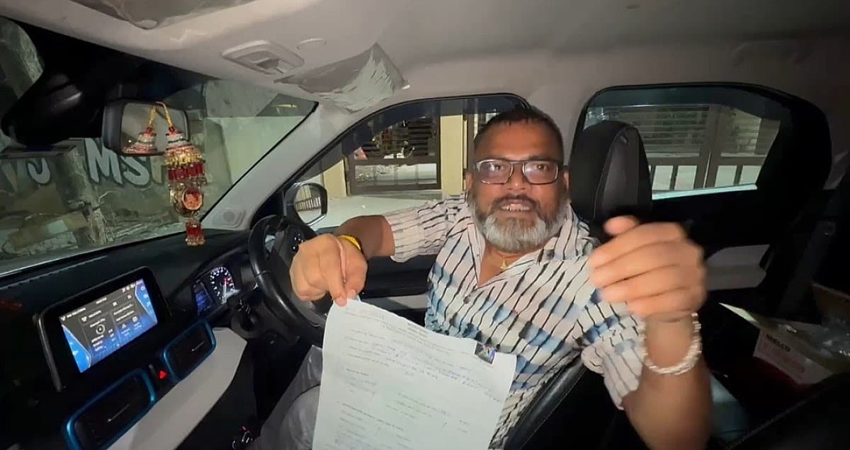 Jmashedpur Traffic Checking : 10 हजार का चालान कटने के बाद एसएसपी ऑफिस के सामने कार में पी शराब, तीन महीने के लिए रद होगा लाइसेंस