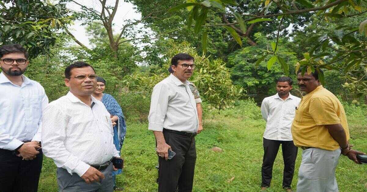 Jamshedpur News: मुसाबनी-डुमरिया दौरे पर उपायुक्त, योजनाओं की समीक्षा कर दिए जरूरी निर्देश