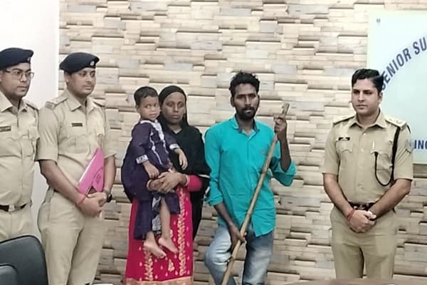 Jamshedpur : साकची बाजार से चोरी हुई तीन वर्षीय बच्ची पश्चिम बंगाल के पुरुलिया से सकुशल बरामद, दंपति गिरफ्तार