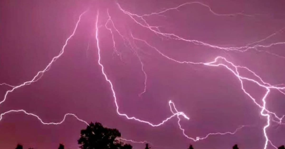 West Singhbhum News : जगन्नाथपुर के मलूका गांव में वज्रपात का कहर, दो साल के मासूम की मौत, मां घायल