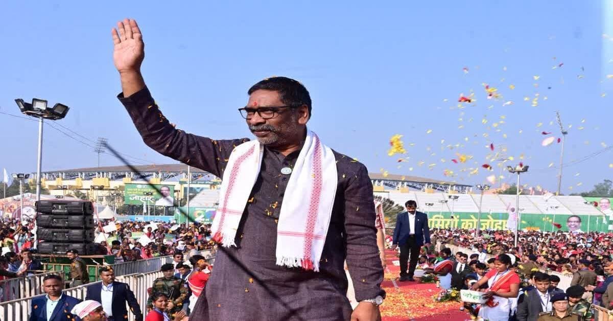 रांची समाचार: मुख्यमंत्री हेमंत सोरेन ने कांटाटोली चौक पर ट्रैफिक व्यवस्था का औचक निरीक्षण किया, नाराजगी जताई।