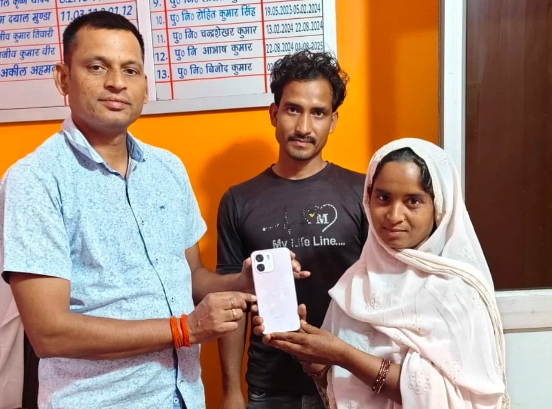 हजारीबाग पुलिस का कमाल, 5 गुम मोबाइल खोजकर लौटाई लोगों की मुस्कान