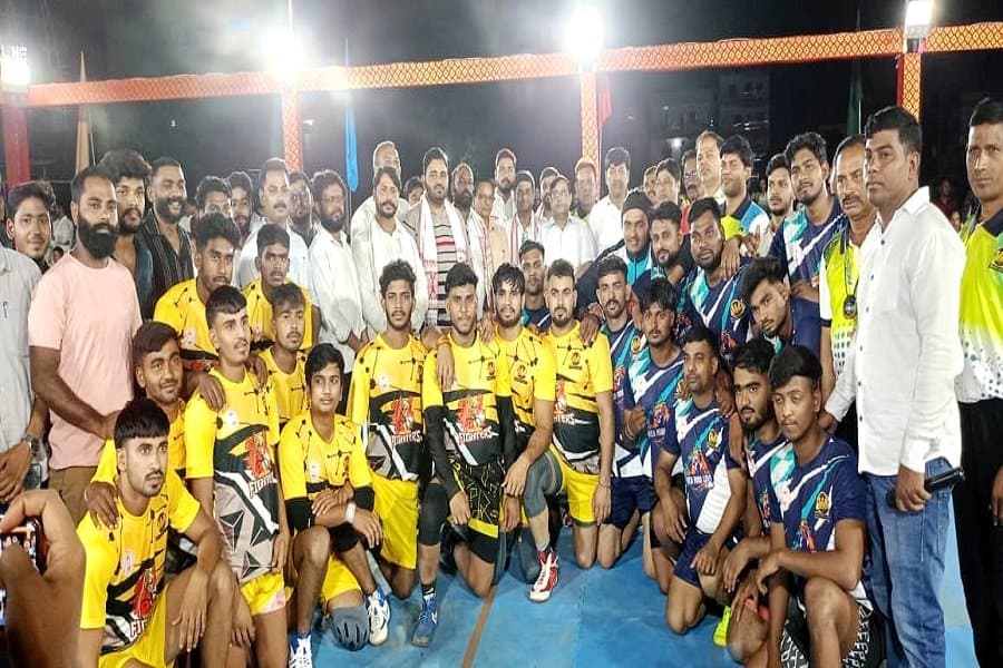 गढ़वा में झारखंड कबड्डी प्रीमियर लीग की धूम, वीर बुधु भगत टाइगर्स ने पहला मुकाबला जीता