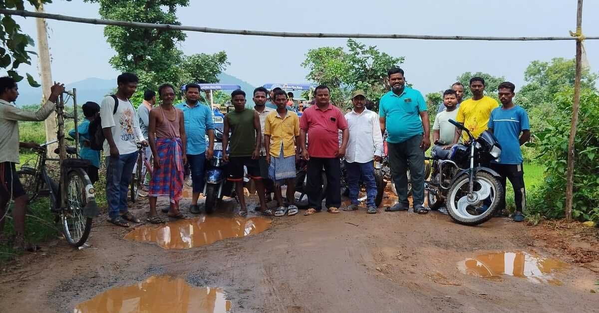 चाईबासा समाचार: सड़क की खराब स्थिति पर ग्रामीणों का आक्रोश; REO कार्यालय को घेरने की दी धमकी