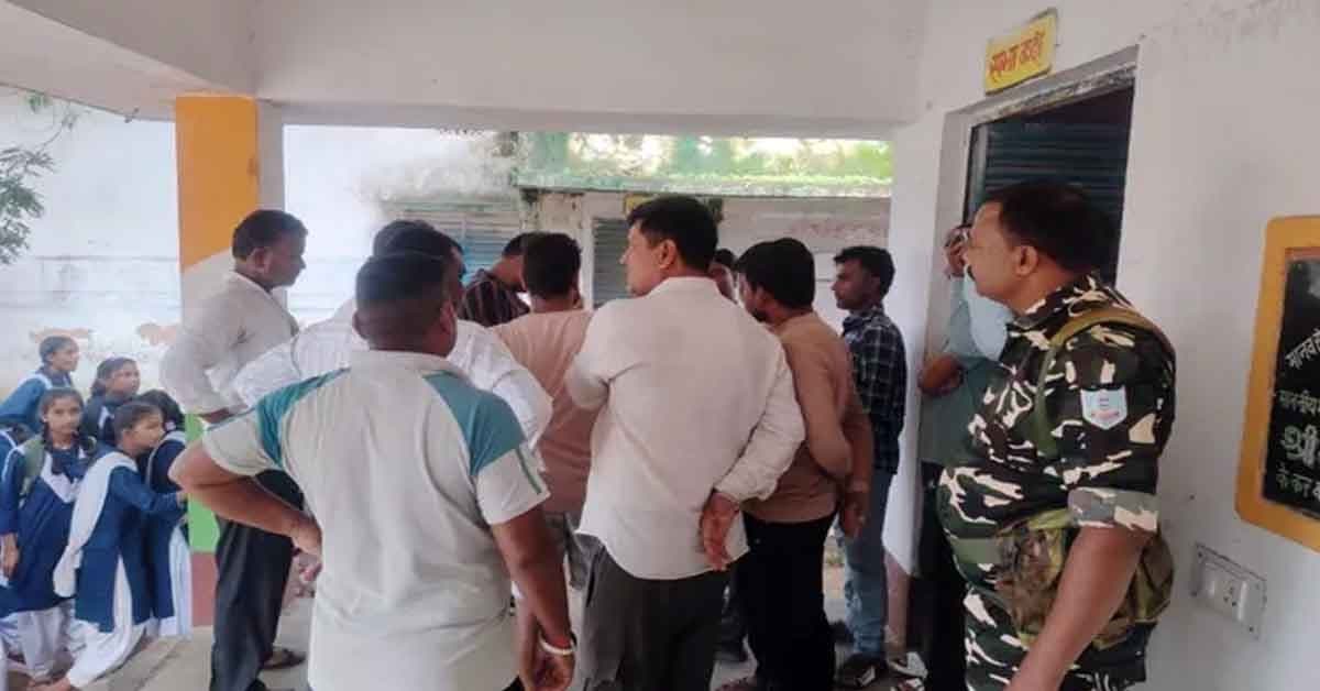 सुबह स्कूल पहुंचे शिक्षक हैरान, ताले टूटे और कमरे अस्त-व्यस्त