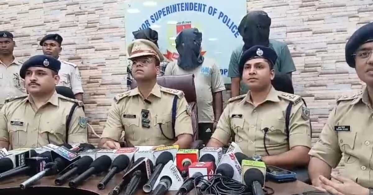 जमशेदपुर में बार हत्या: झगड़े के बाद मुख्य आरोपी को बुलाया गया, तीन गिरफ्तार, हथियार और बाइक मिली।