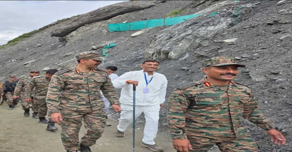 रांची समाचार: रक्षा राज्य मंत्री संजय सेठ ने 14.5 किमी चलकर बाबा अमरनाथ के दर्शन किए, सुख-समृद्धि की प्रार्थना की।