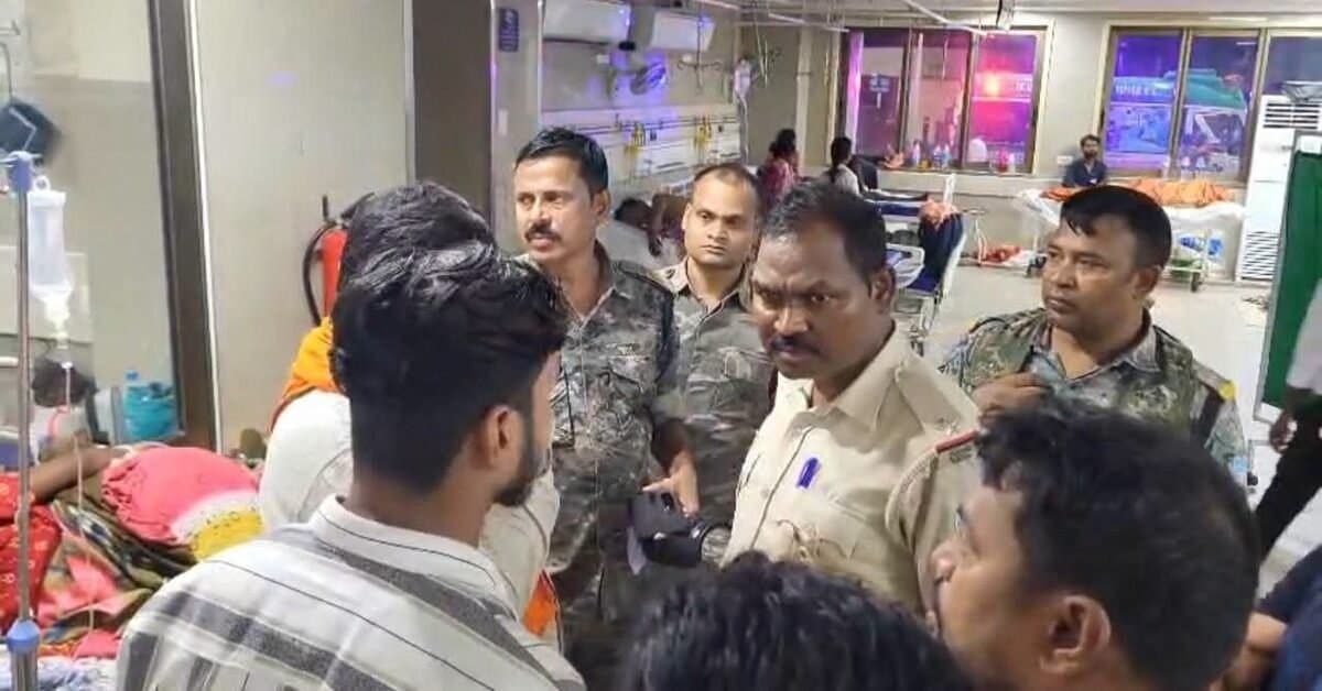 जमशेदपुर दुर्घटना: मानगो में ट्रक ने बाइक को टक्कर मारकर दो लोगों को गंभीर रूप से घायल किया