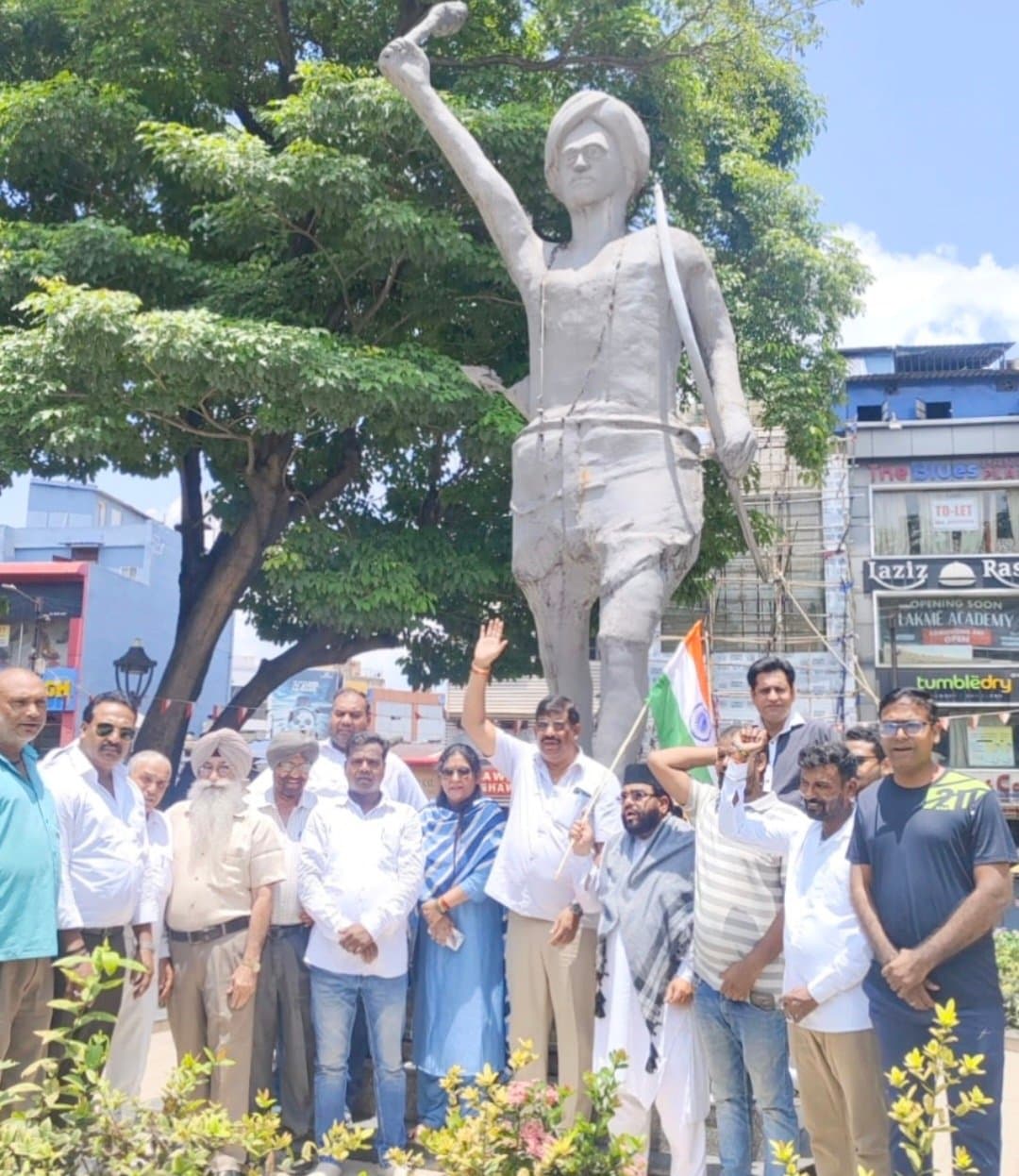 जमशेदपुर समाचार: कांग्रेस ने भगवान बिरसा मुंडा को श्रद्धांजलि देकर मनाया विश्व आदिवासी दिवस