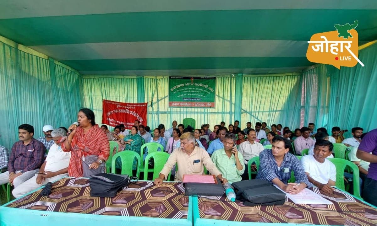 झारखंड: राज्य अराजपत्रित कर्मचारी महासंघ ने 25 सूत्री मांगों को लेकर किया धरना