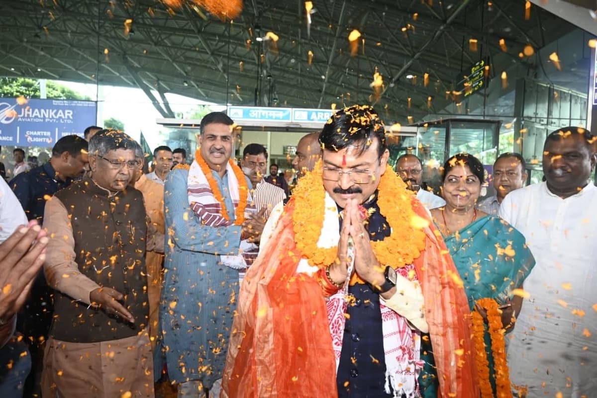 भाजपा प्रदेश प्रभारी गजेंद्र पटेल और सौरभ सिंह पहुँचे रांची, एयरपोर्ट पर भव्य स्वागत