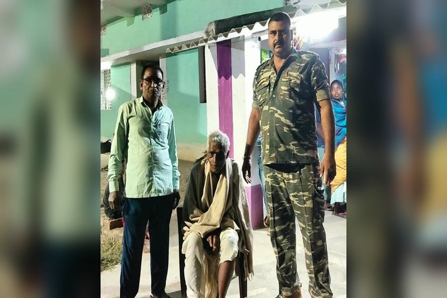 4 दिन से लापता बुजुर्ग को महागामा पुलिस ने ढूंढ़कर घरवालों से मिलाया