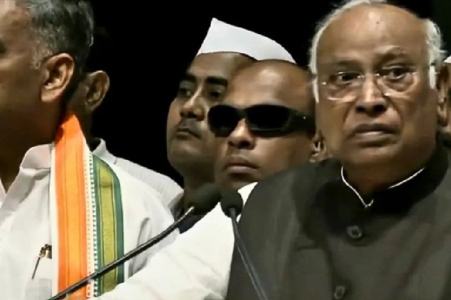 श्रीकृष्ण सिंह जयंती समारोह में खरगे के बयान से मचा बवाल