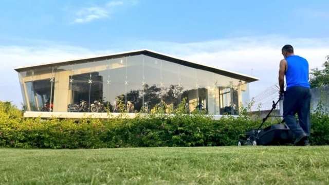 973065 ms dhoni ranchi farmhouse garage