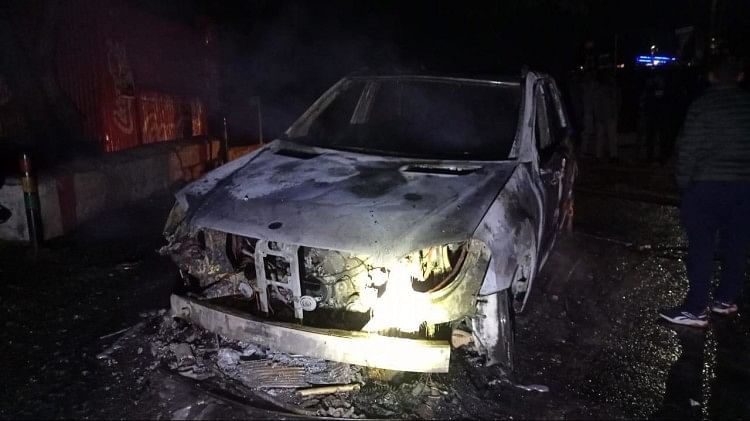 घूमने आए हरियाणा के पर्यटकों की मर्सिडीज में लगी भीषण आग 15 270FC4F0 5C0A 4F39 B734 BEDC210A3FBF