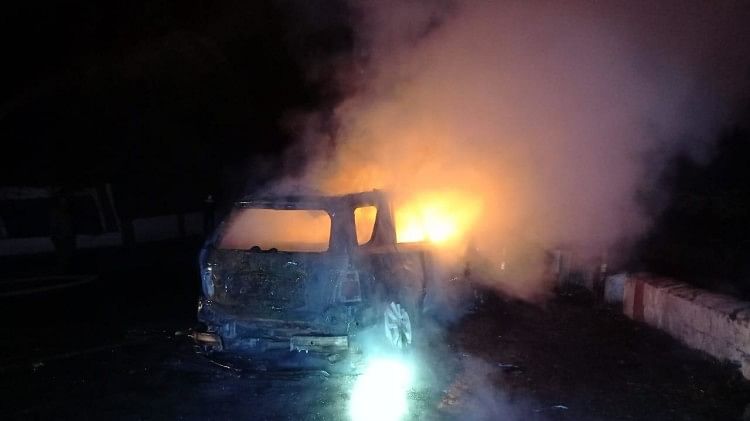 घूमने आए हरियाणा के पर्यटकों की मर्सिडीज में लगी भीषण आग 14 D6C19629 6960 4CD0 A234 212BFD2B2B0B