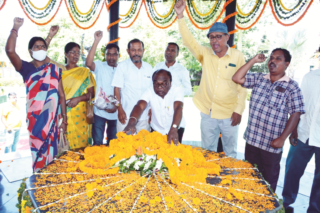 शहादत दिवस पर राज्यवासियों ने याद किया भगवान बिरसा मुंडा को 8 lobin