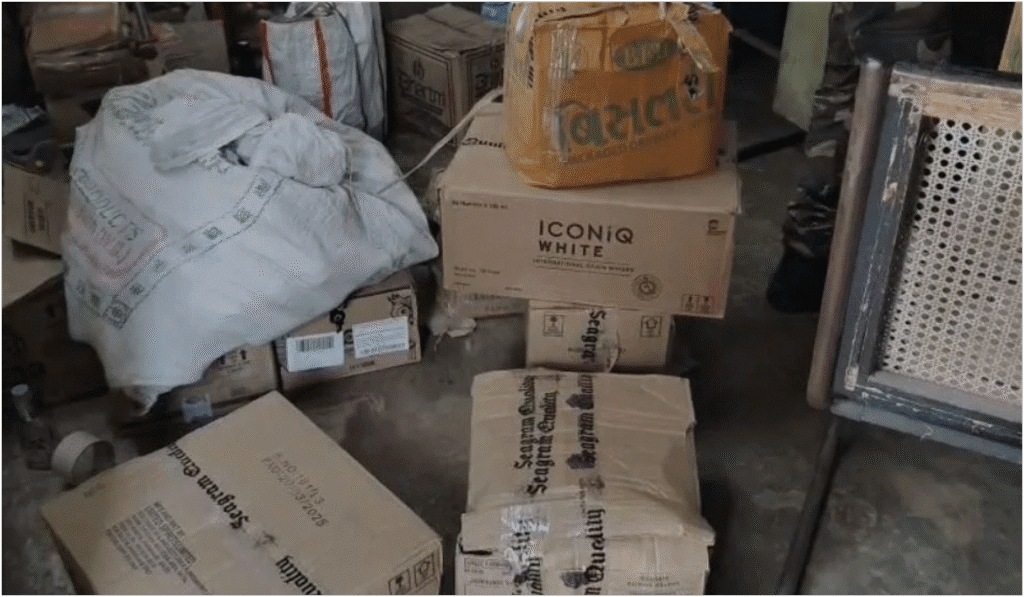 बोकारो शराब तस्करी, झारखंड अवैध शराब खबर, पेटरवार छापेमारी 2025, नकली शराब बोकारो, अवैध शराब कारोबार झारखंड, बोकारो पुलिस कार्रवाई, Sunny Tirkey raid news, Bokaro liquor news, illegal alcohol Bokaro, Gagi Basti raid, सरयू प्रसाद फरार, सूरज प्रसाद गिरफ्तारी, foreign liquor seized Jharkhand, fake liquor racket, Bokaro latest crime news, Jharkhand crime update 2025, अवैध बियर जब्ती, बोकारो में नकली शराब, झारखंड उत्पाद विभाग छापा, मठ टोला शराब जब्ती

