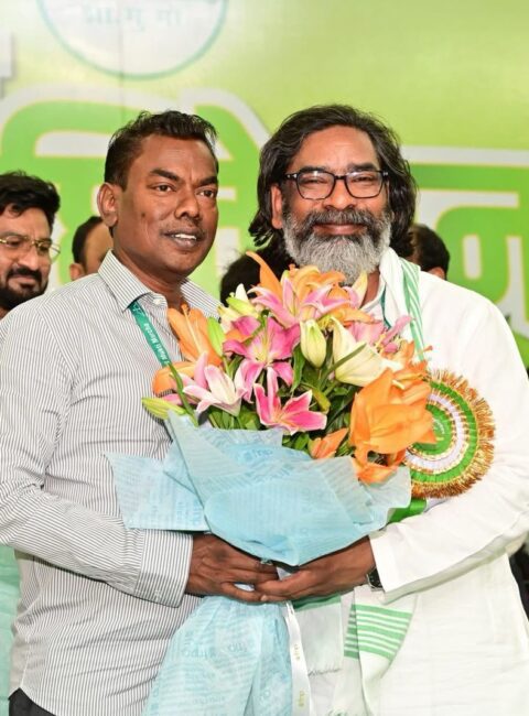 तस्वीरों में देखिए हेमन्त की ताजपोशी 9 झामुमो का केंद्रीय महाधिवेशन,झामुमो का 13वां केंद्रीय महाधिवेशन,हेमंत सोरेन अध्यक्ष,bihar news,bihar jharkhand news,jharkhand news,bihar newslive,hindi news,breaking news,shibu soren,hemant soren,jmm,jharkhand politics,jharkhand latest news,hemant soren news,hemant soren jmm president news,jmm news,jmm latest news,jmm president,jmm president kaun,jmm news today,shibu soren news,shibu soren latest news,jmm party news