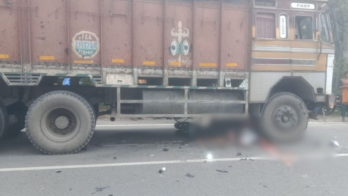 रांची-सिमडेगा रोड़ पर दर्दनाक हादसा, ट्रक की चपेट में आए दो युवक, एक की मौत