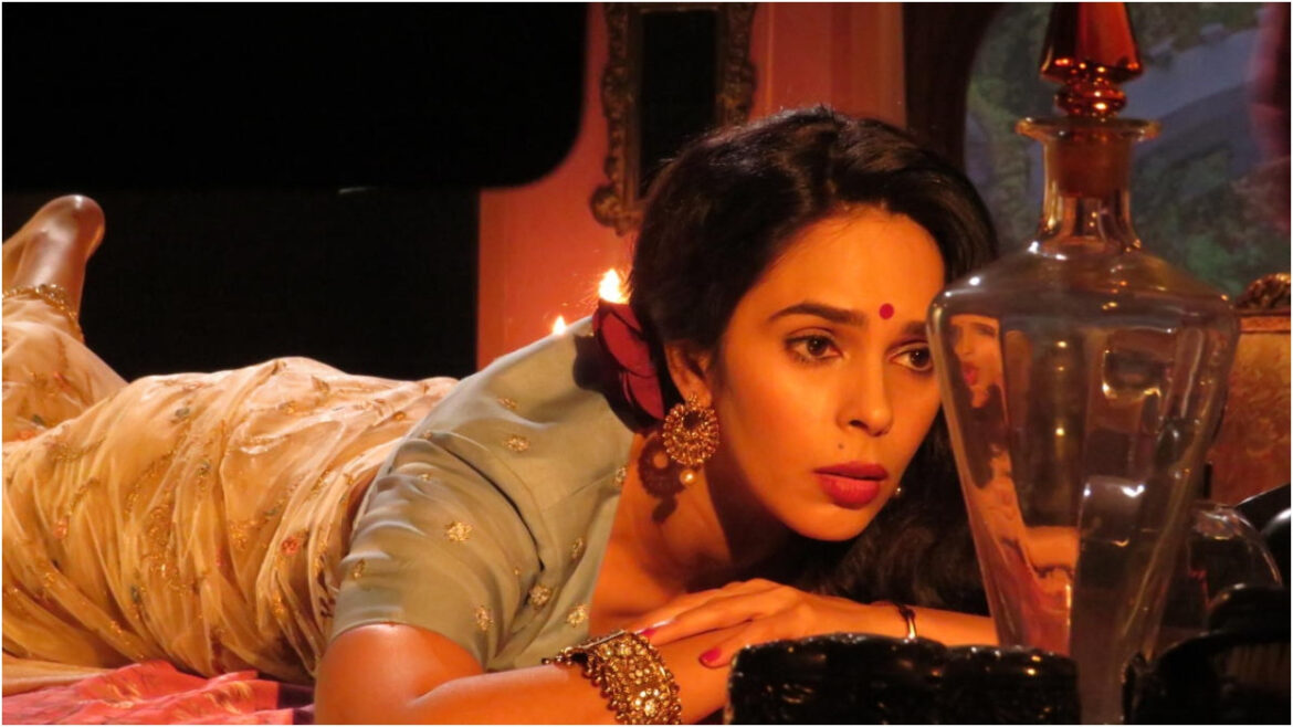 सालों तक छुपाई शादी, माता-पिता के खिलाफ जाकर बनाई बॉलीवुड में पहचान, 49 की उम्र में 25 की लगती हैं ये बोल्ड क्वीन! | Mallika Sherawat Birthday Special Work With Emran Hashmi Murder left Family For Bollywood