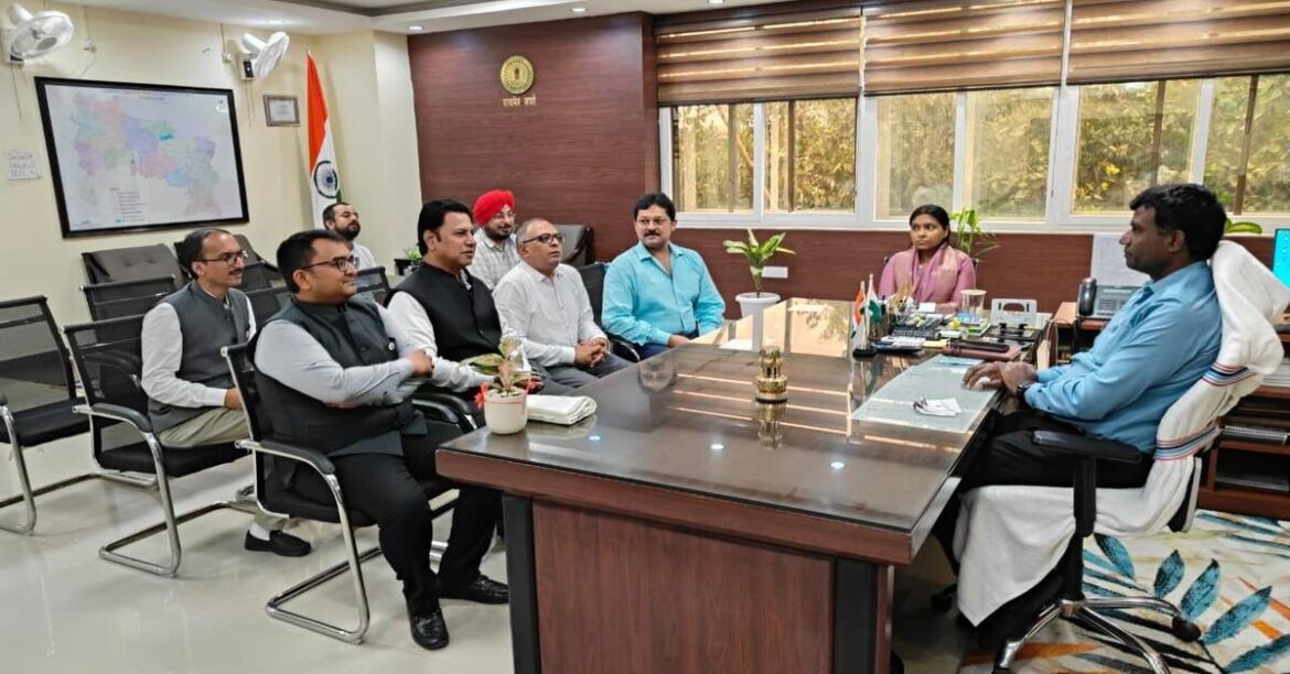 RANCHI NEWS: डीसी ने जिला के पदाधिकारियों और चैंबर के सदस्यों के साथ की बैठक, जानें किन मुद्दों पर किया गया मंथन