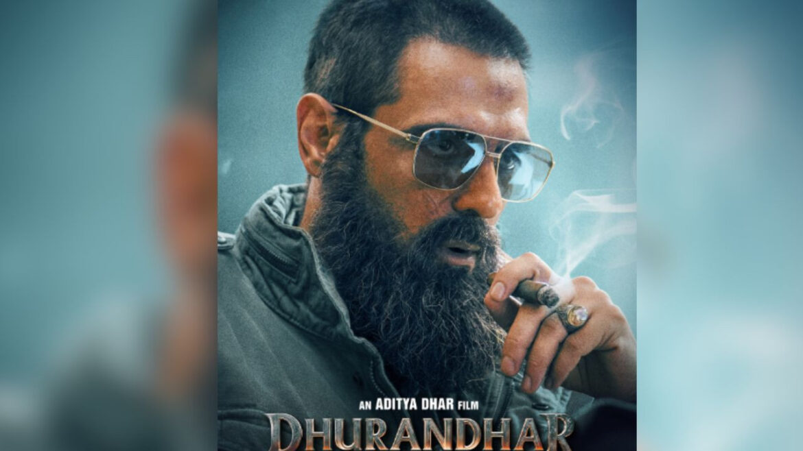 रणवीर सिंह की 'धुरंधर' से अर्जुन रामपाल का फर्स्ट लुक रिवील, पहली झलक में एक्टर का दिखा खतरनाक लुक | Ranveer Singh Dhurandhar Arjun Rampal First Look out actor Flaunts Rugged Bearded Look With Sunglasses