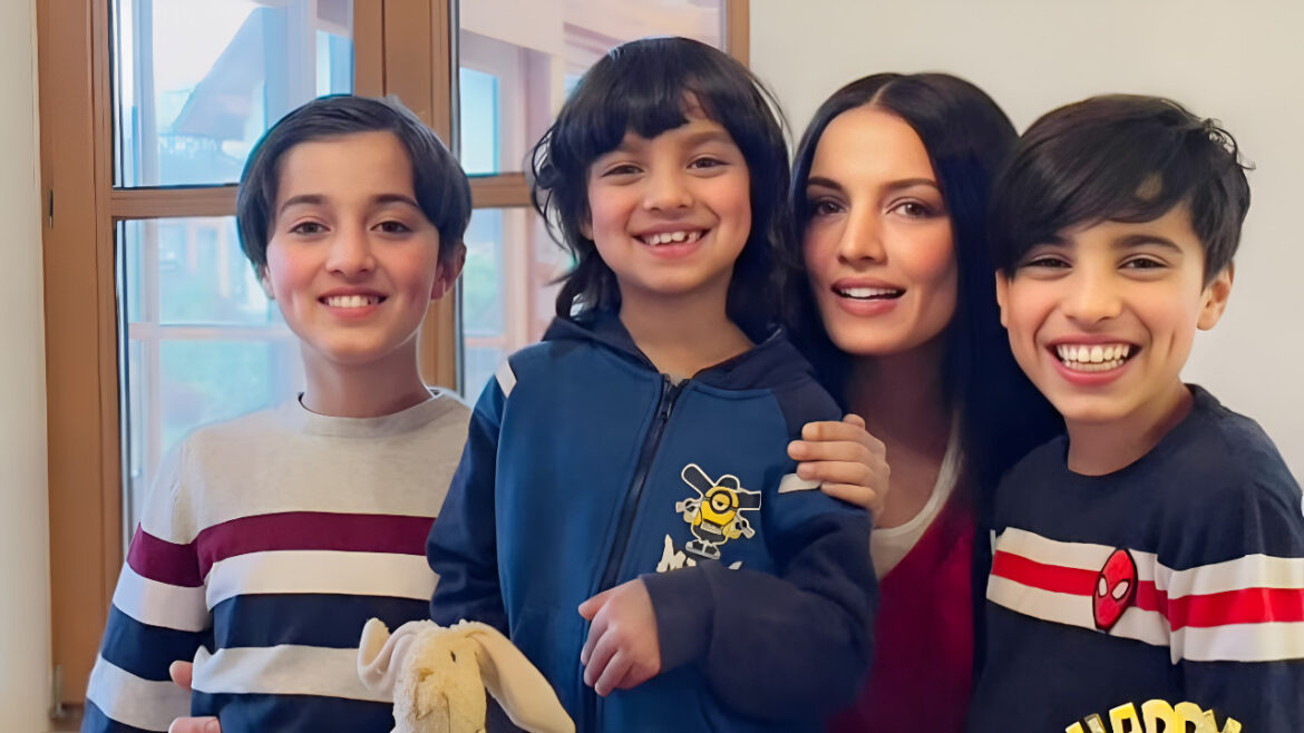 'बच्चों की तस्वीरें मत छापो…', पति से परेशान सेलिना जेटली ने मीडिया से की भावुक अपील, खुद को बताया 'ब्रोकेन हार्ट मदर' | Celina Jaitly upset with her husband made an emotional appeal to the media calling herself a broken heart mother