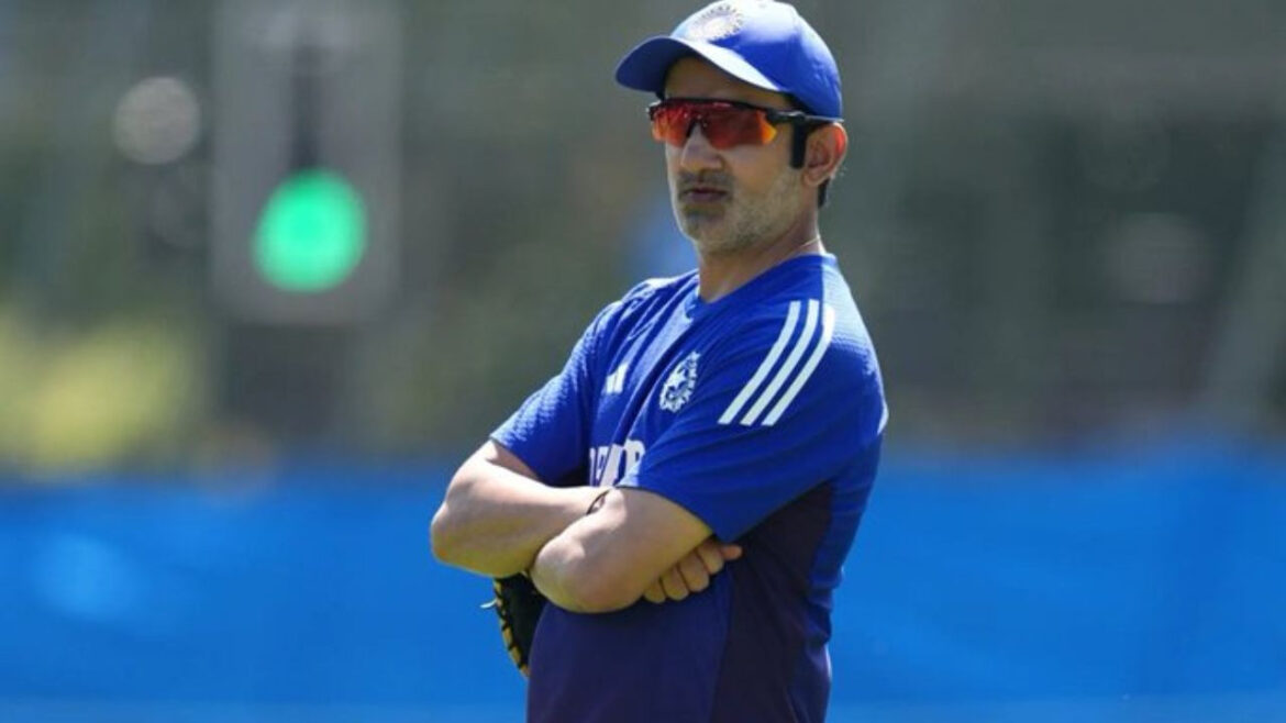 गौतम गंभीर के लिए फैंस से भिड़े मोहम्मद सिराज! वीडियो में देखें कैसे दर्शकों को लगाई फटकार | mohammed siraj sitanshu kotak supported gautam gambhir fan raised slogan watch video